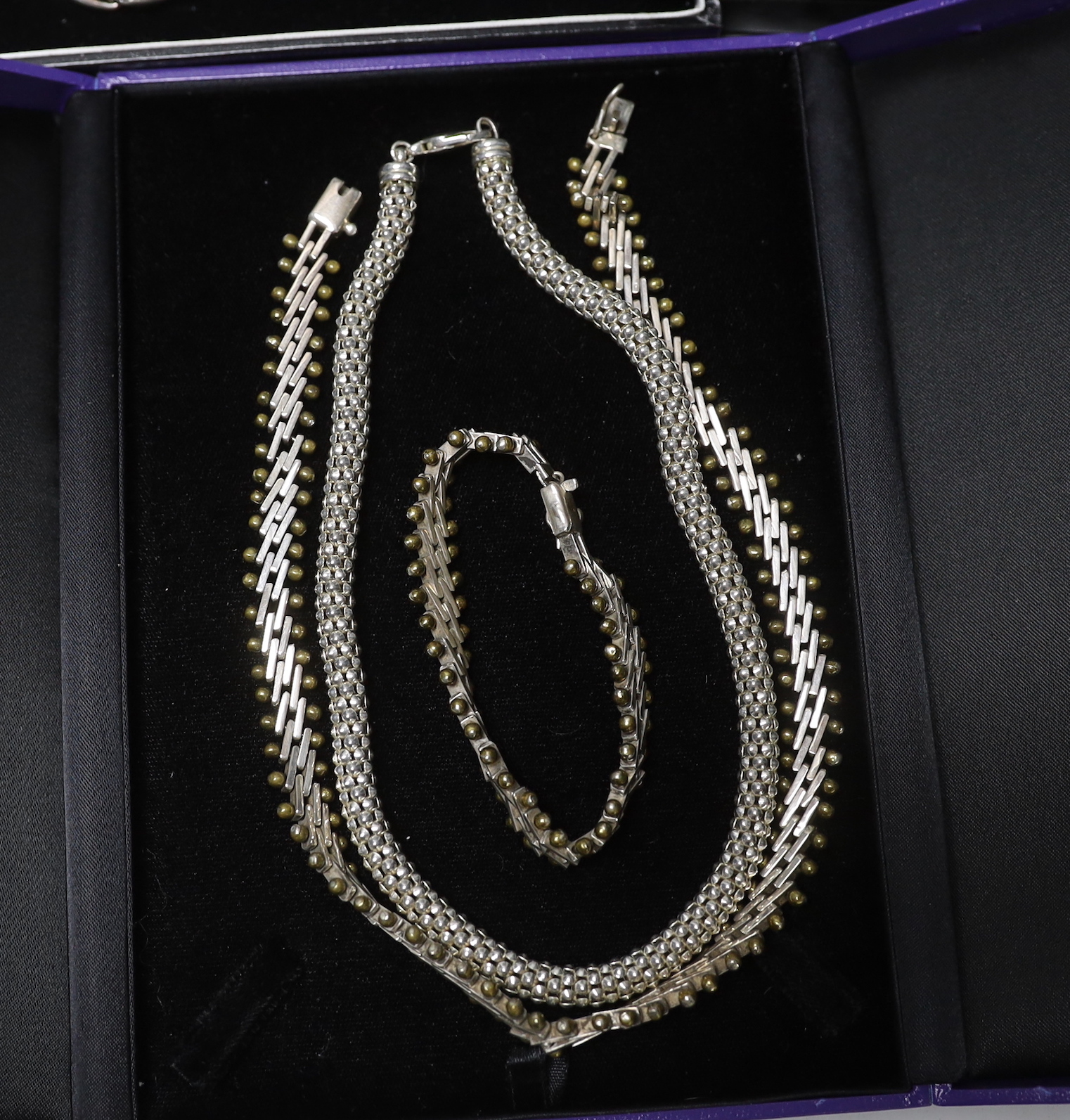 Assorted 925 and sterling costume jewellery.